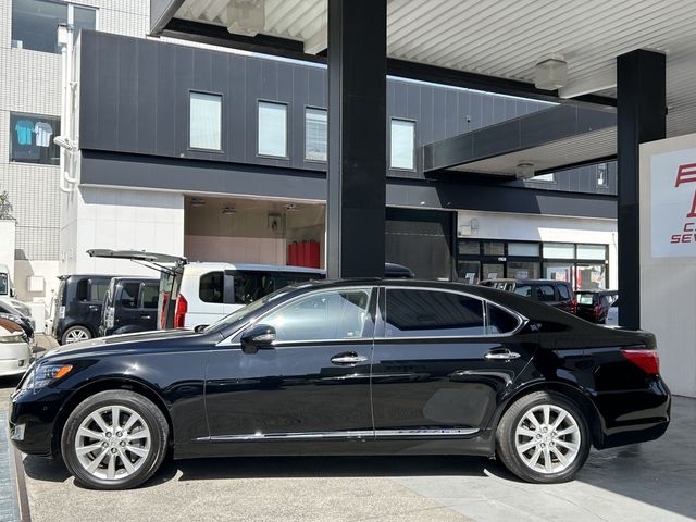 LEXUS LS600hL