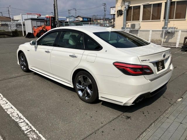 CROWN sedan hybrid 4WD
