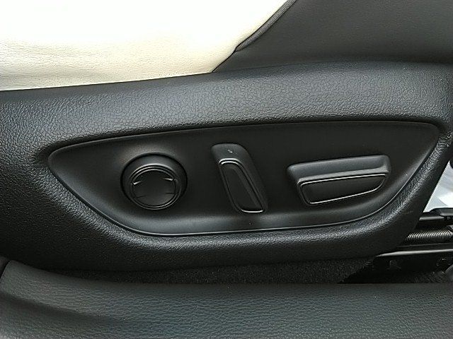 CROWN sedan hybrid 4WD