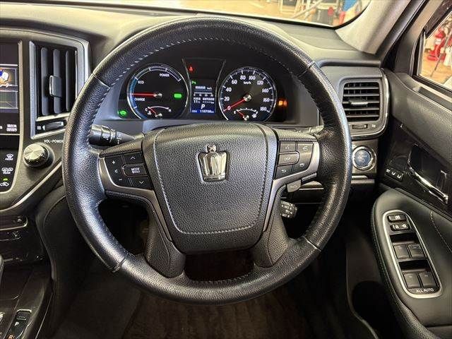 CROWN sedan hybrid