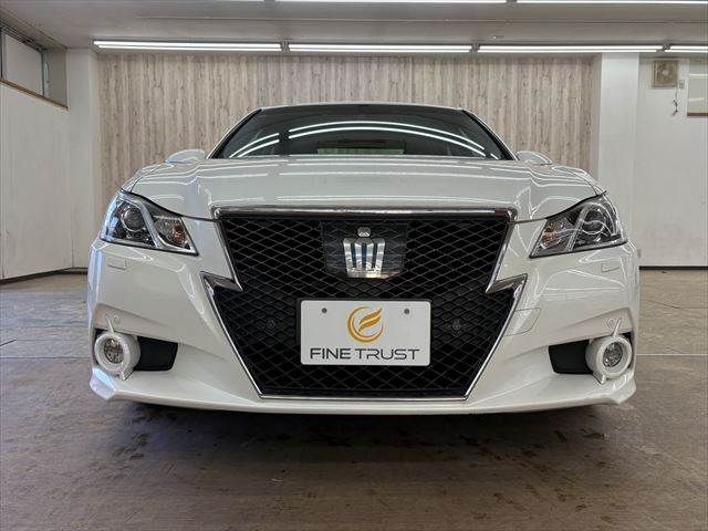 CROWN sedan hybrid