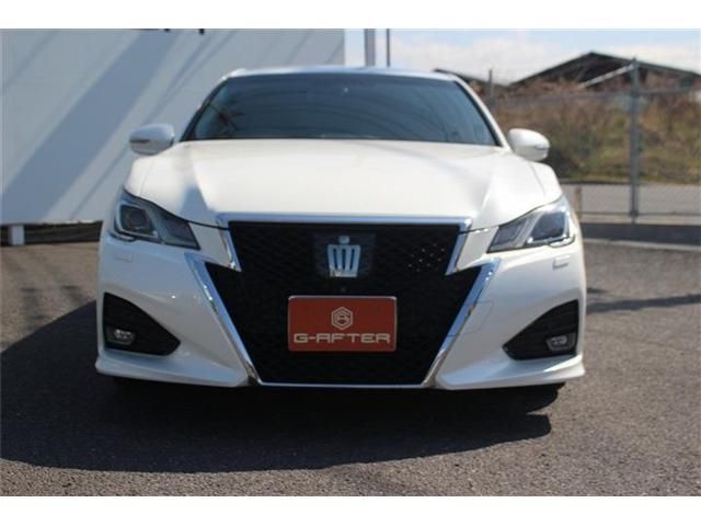 CROWN sedan hybrid
