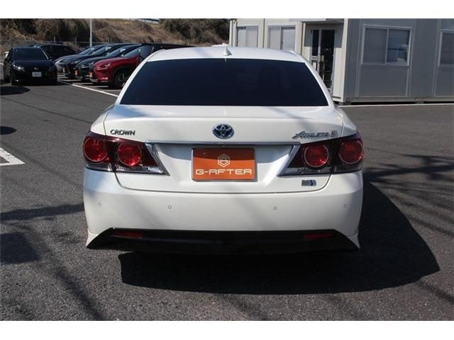CROWN sedan hybrid