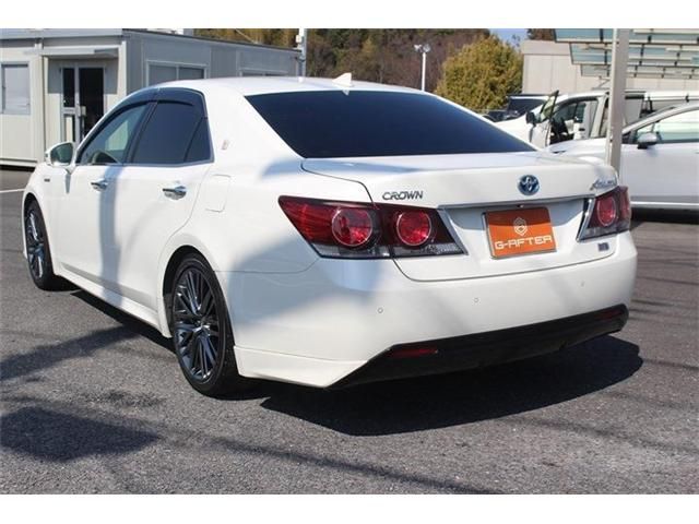 CROWN sedan hybrid