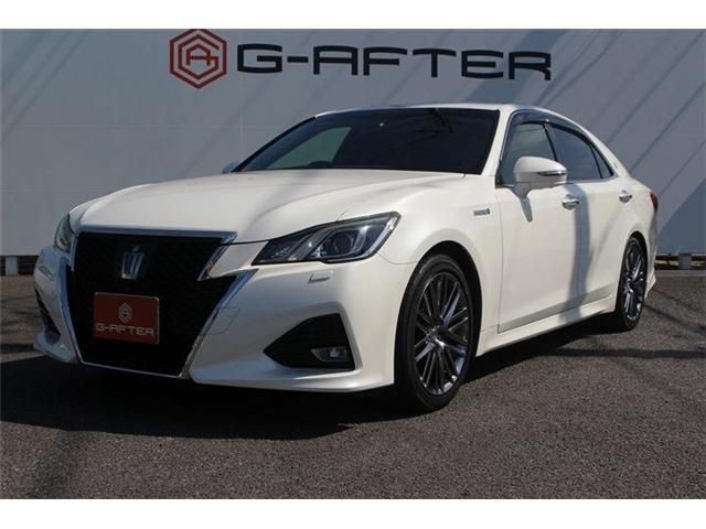 CROWN sedan hybrid