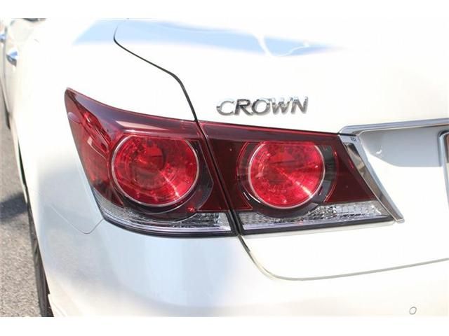 CROWN sedan hybrid