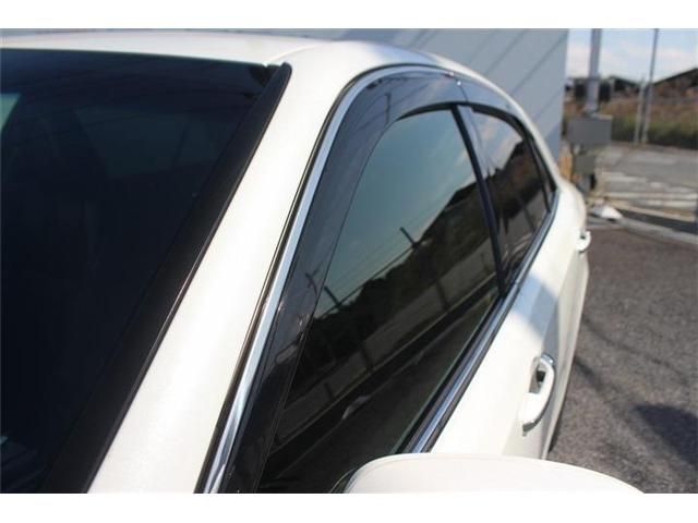 CROWN sedan hybrid