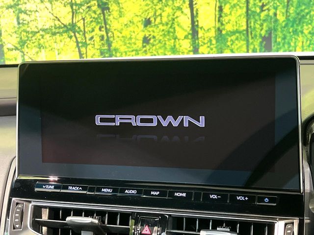CROWN sedan hybrid
