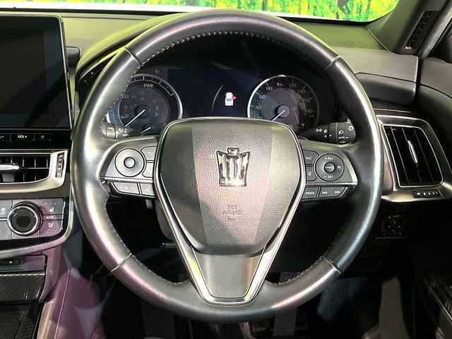 CROWN sedan hybrid