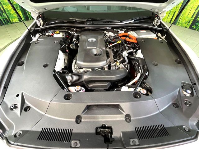 CROWN sedan hybrid
