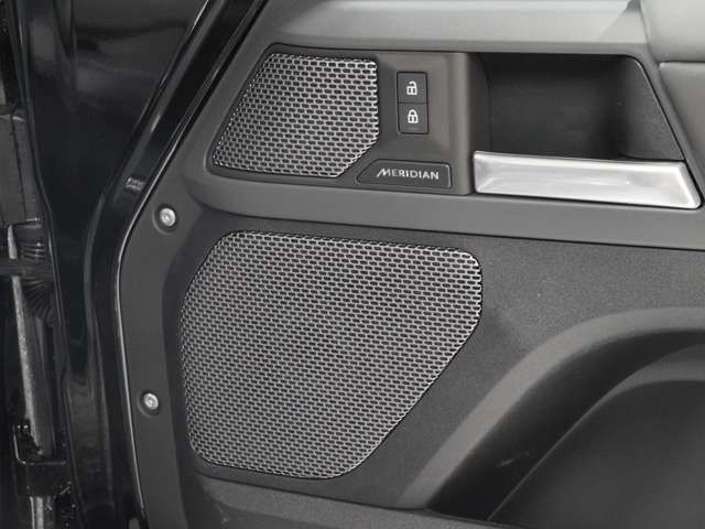 ROVER DEFENDER