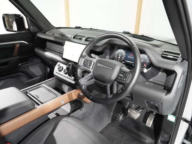 ROVER DEFENDER
