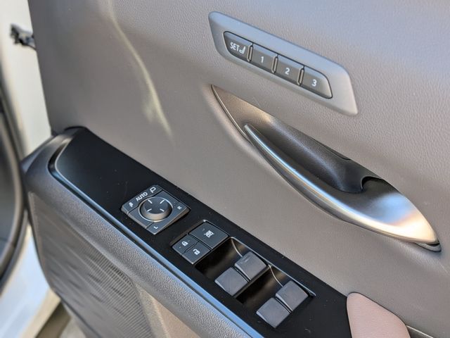 LEXUS UX250h