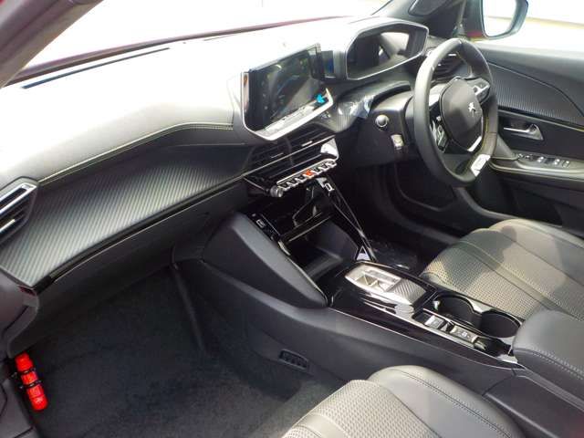 PEUGEOT e-2008