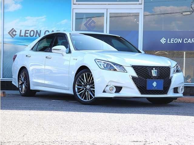 CROWN sedan hybrid