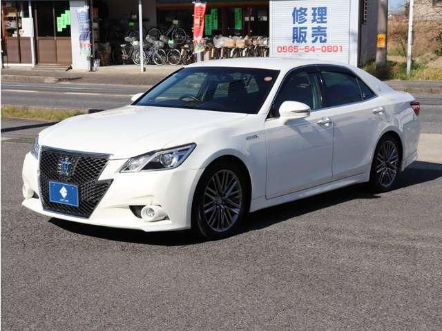 CROWN sedan hybrid