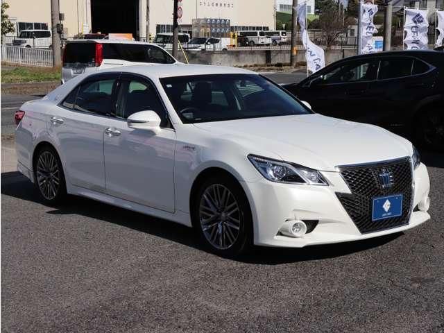 CROWN sedan hybrid