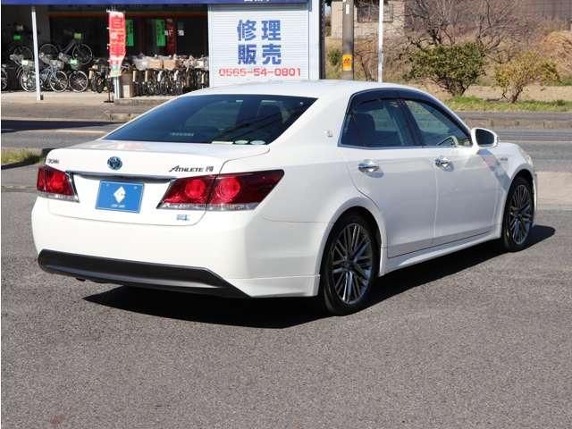 CROWN sedan hybrid