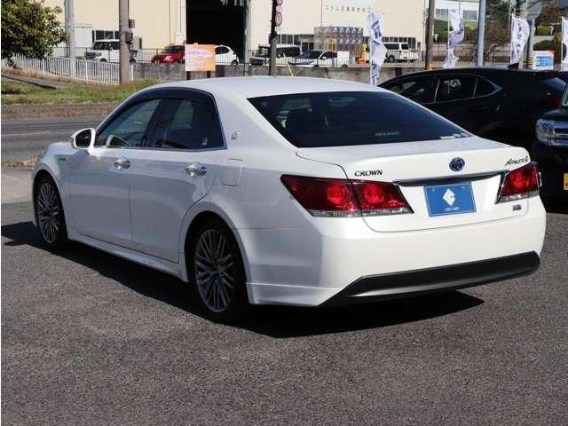 CROWN sedan hybrid