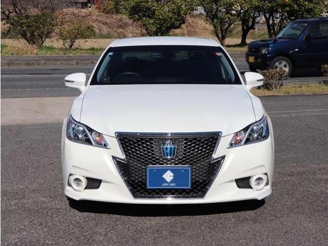 CROWN sedan hybrid