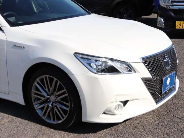 CROWN sedan hybrid