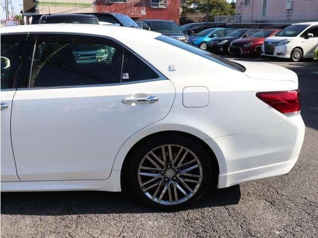 CROWN sedan hybrid