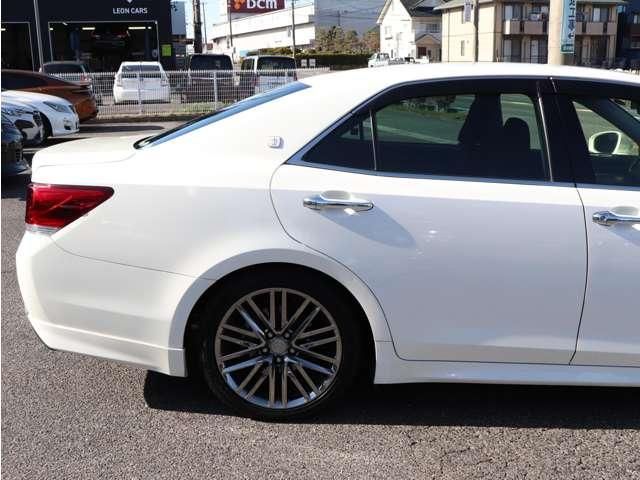 CROWN sedan hybrid