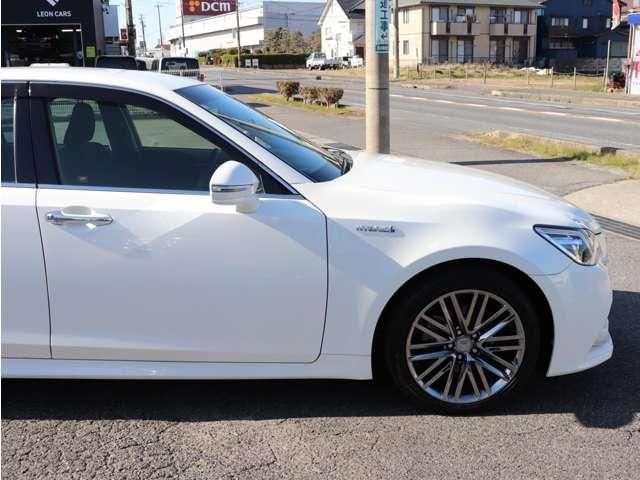 CROWN sedan hybrid