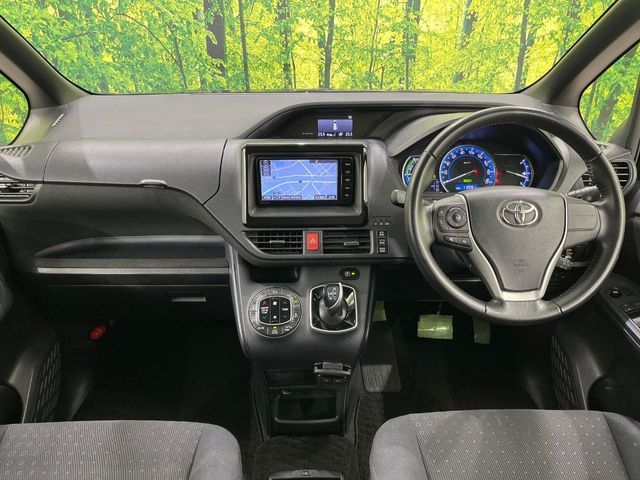 VOXY HYBRID