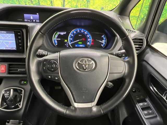 VOXY HYBRID