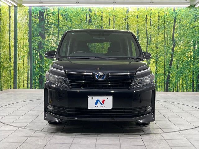 VOXY HYBRID