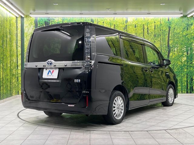 VOXY HYBRID