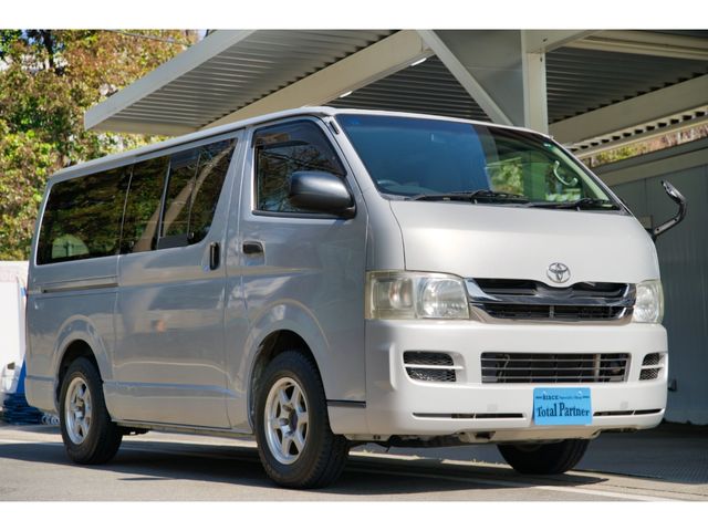 REGIUSACE 2WD van