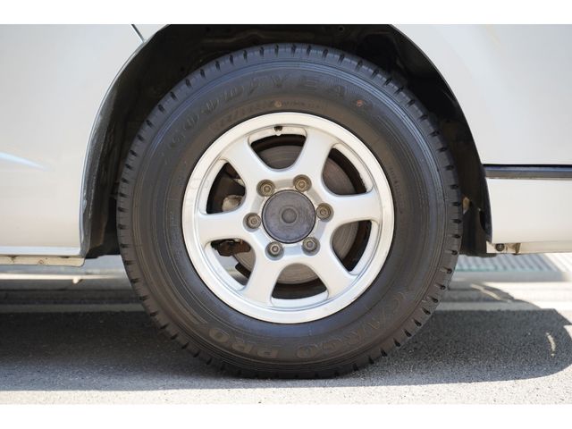 REGIUSACE 2WD van