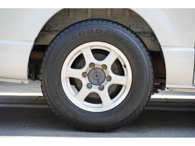 REGIUSACE 2WD van