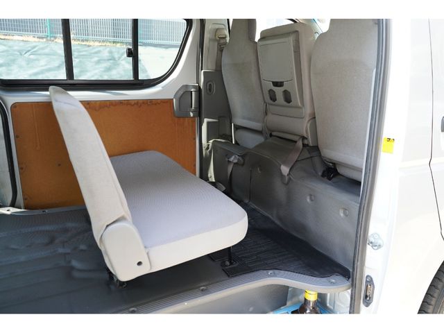 REGIUSACE 2WD van