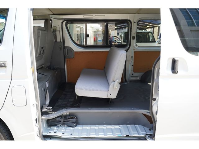 REGIUSACE 2WD van