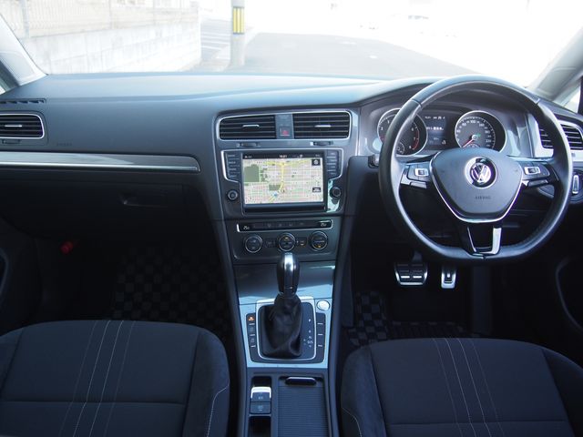 VOLKSWAGEN GOLF Alltrack