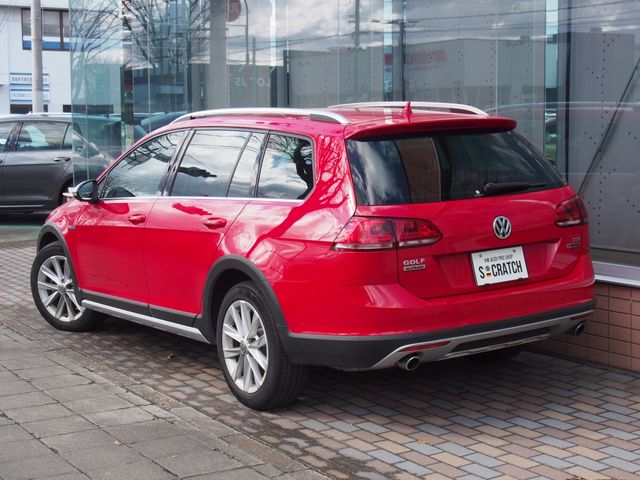 VOLKSWAGEN GOLF Alltrack