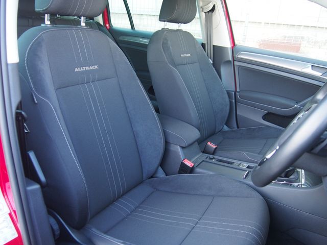 VOLKSWAGEN GOLF Alltrack