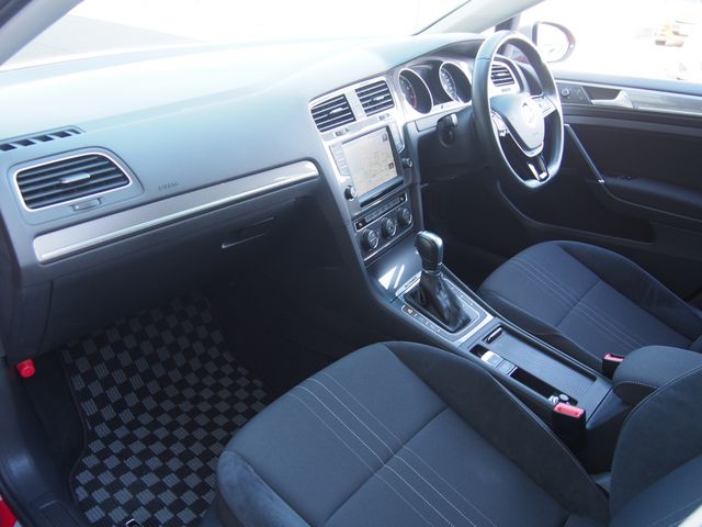VOLKSWAGEN GOLF Alltrack
