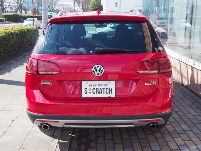 VOLKSWAGEN GOLF Alltrack