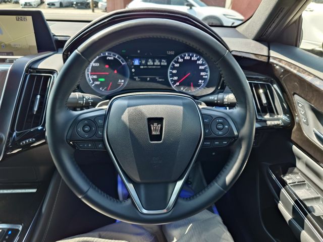 CROWN sedan hybrid