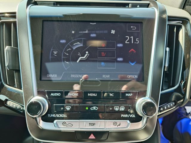 CROWN sedan hybrid
