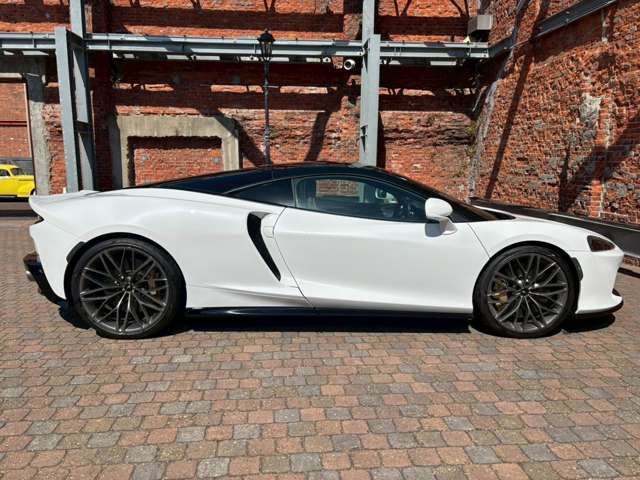 McLaren GT