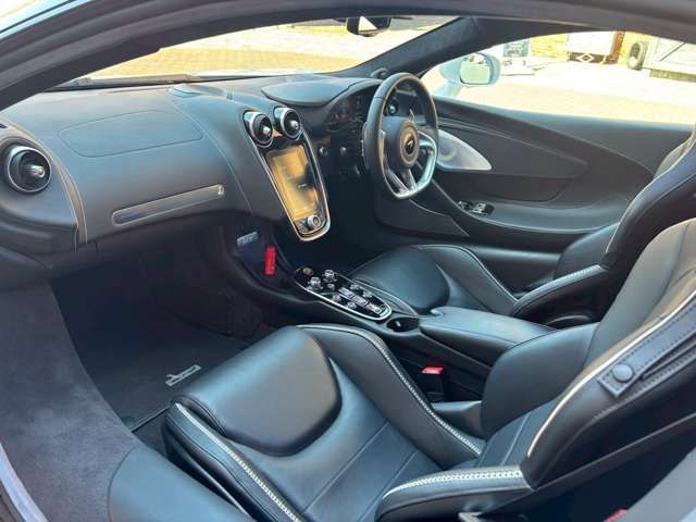 McLaren GT
