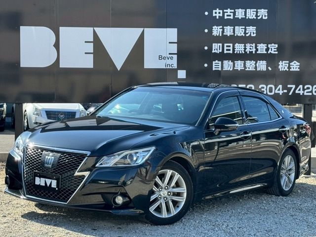 CROWN sedan hybrid