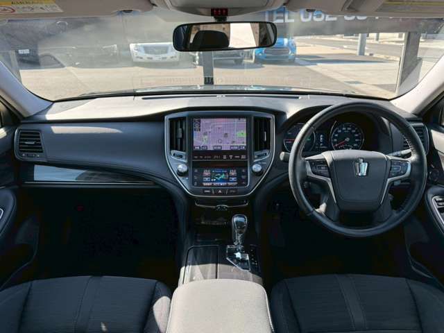 CROWN sedan hybrid