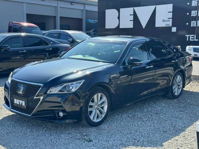 CROWN sedan hybrid