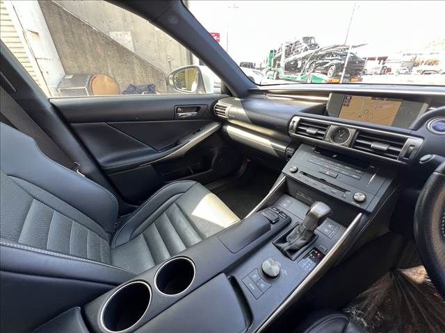 LEXUS IS300h
